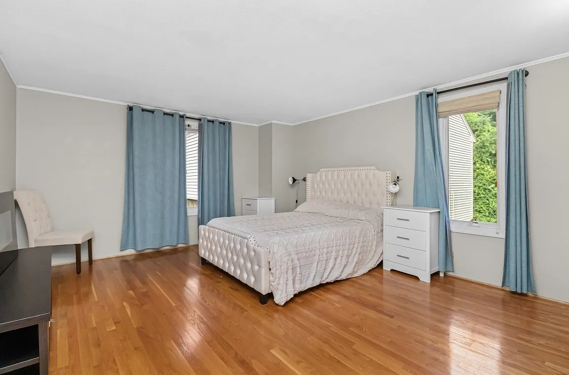 2 bed, 2.0 bath, 2100 sqft, $2,700 — Photo 4