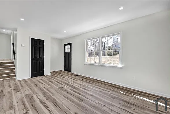 4 bed, 2062 sqft, $2,000 — Photo 3