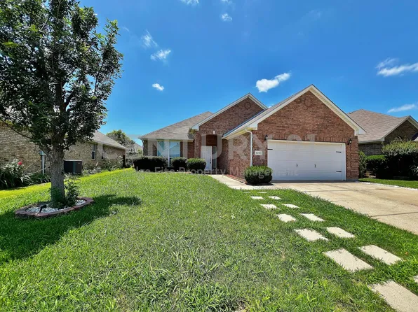 8000 Ranchvale Ln, Arlington, TX 76002