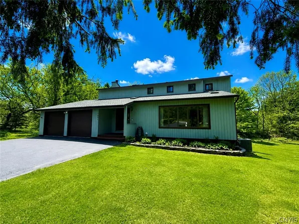 7801 Clearwater Cir, Manlius, NY 13104