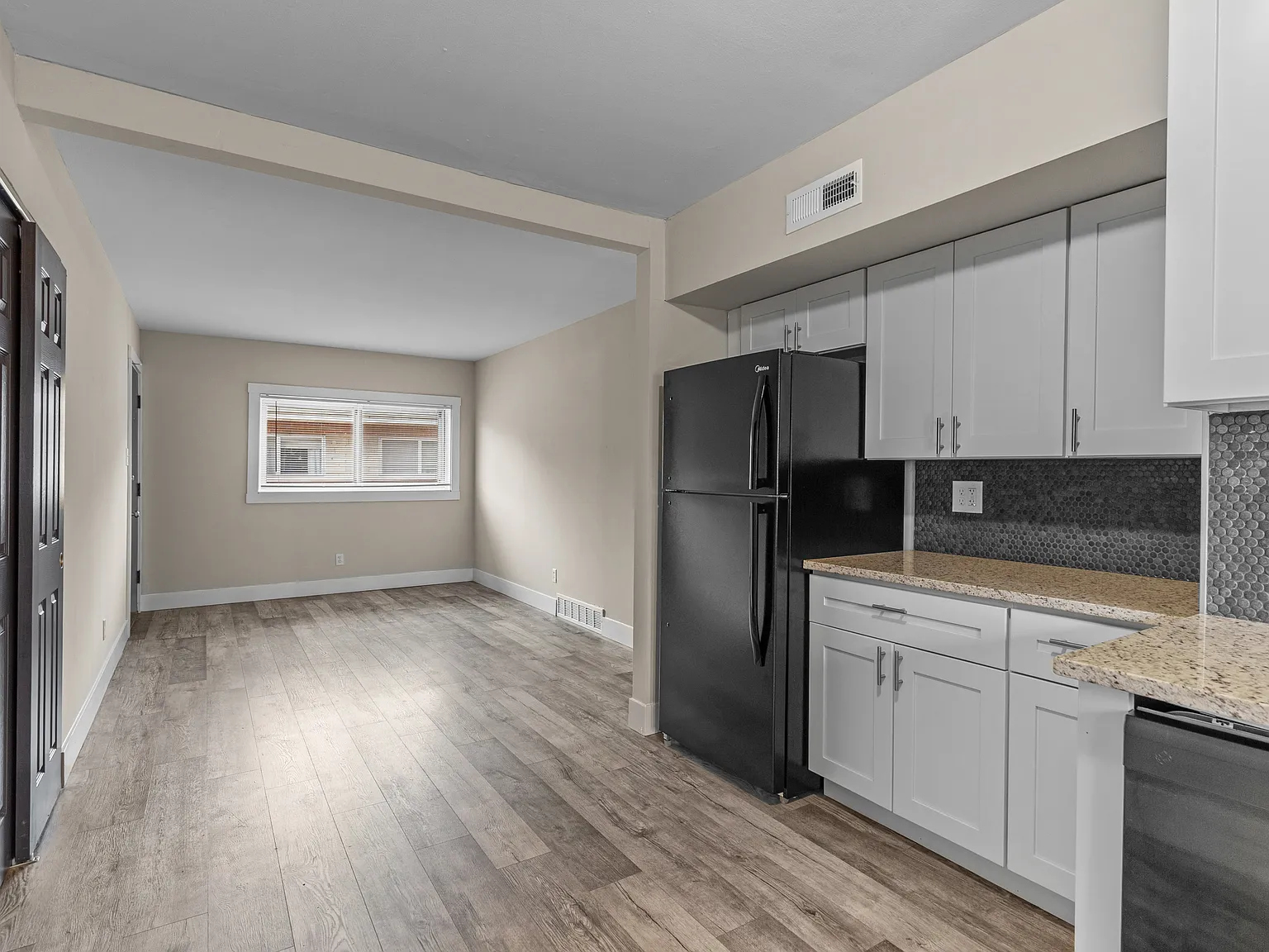 Clydesdale Apartments — Photo 2