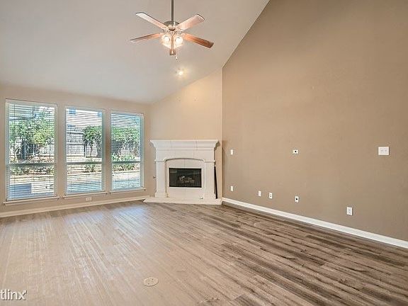 3rd image of 4317 Thorp Ln