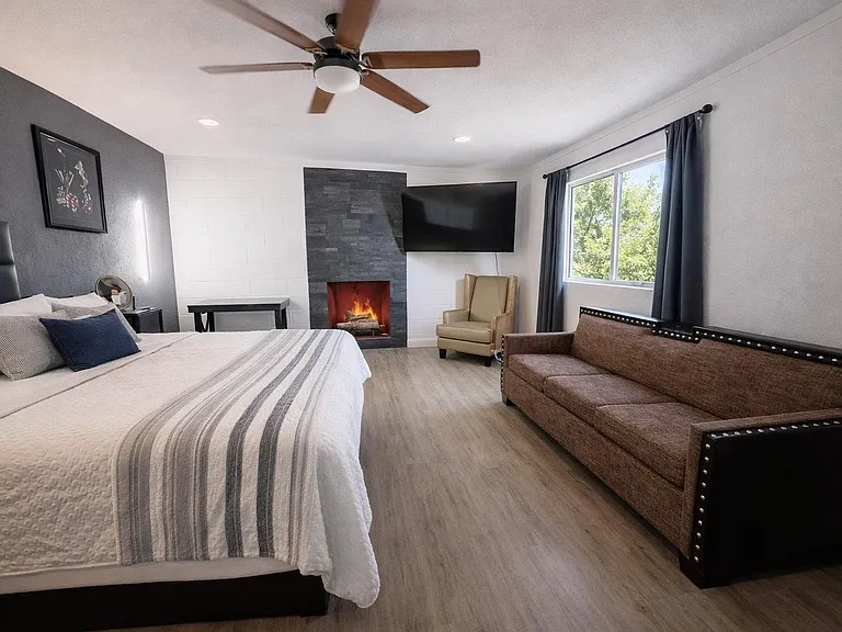 Palora Ave — Photo 2