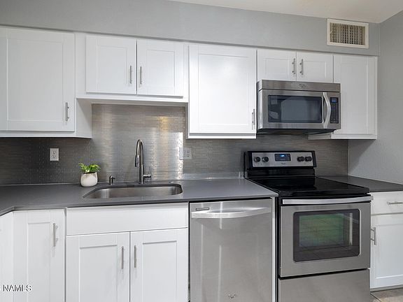 4th image of 6401 Saint Nicholas Cir #14