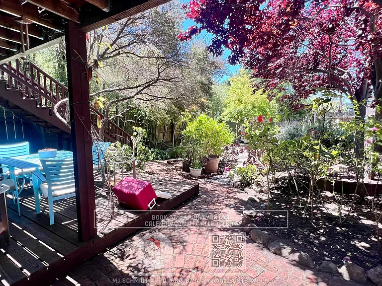 Large top floor 3 bedroom fully furnished walking distance to UC Berkeley Campus! — Photo 19