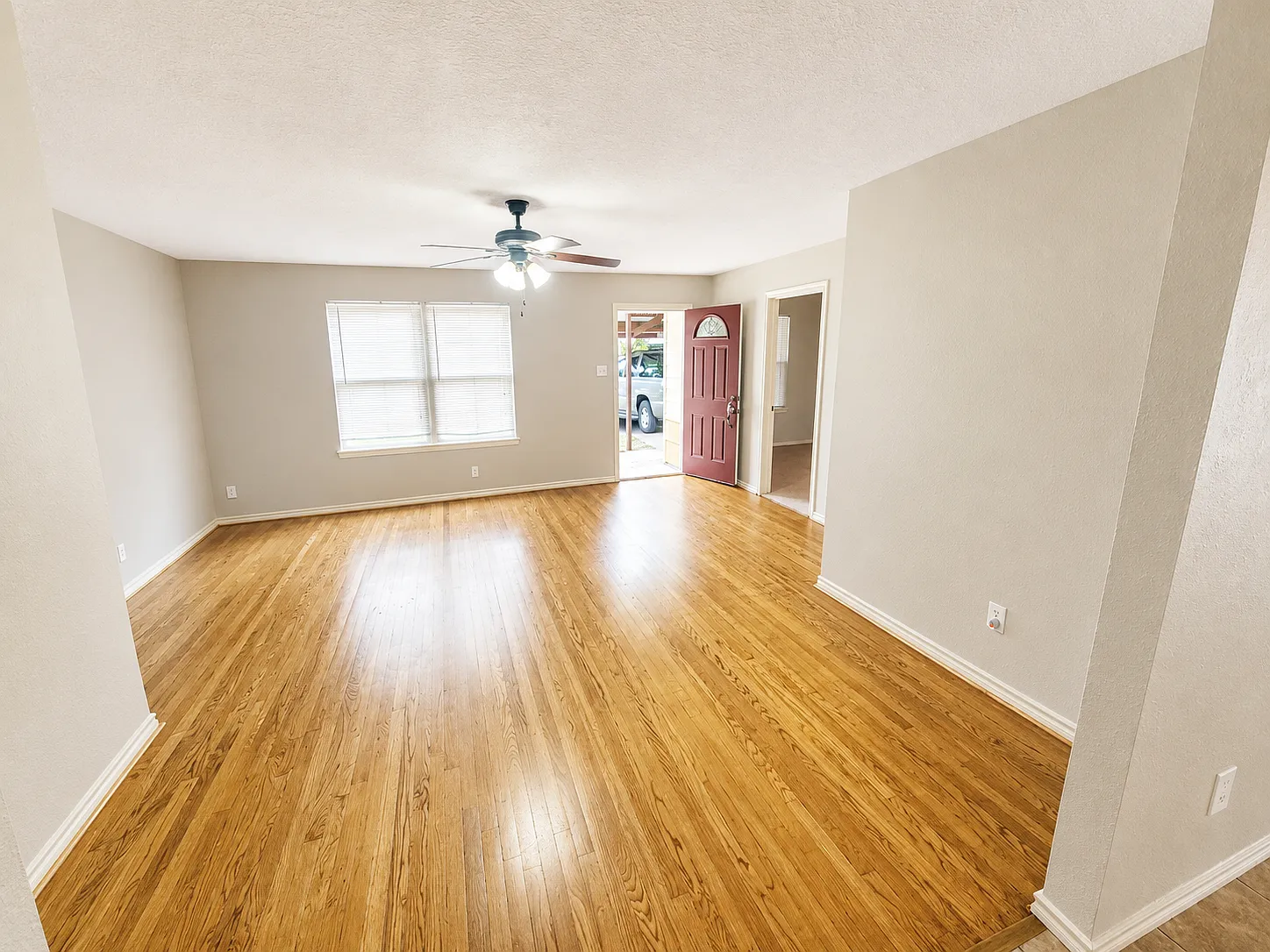 217 Wellington St — Photo 3