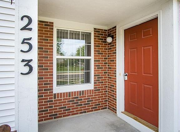 4th image of 253 Barrington Cir #1