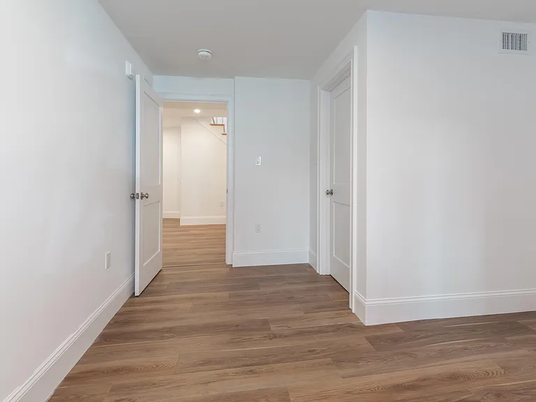 143 E Cottage St #1 — Photo 7