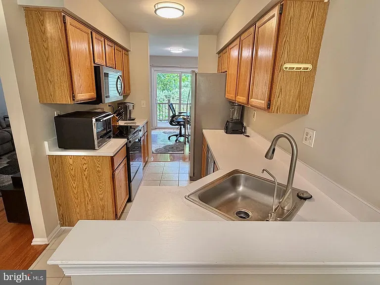 335 Danbury Ct #335 — Photo 10