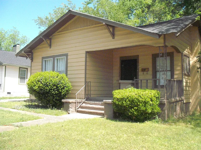 4737 Avenue R — Photo 1