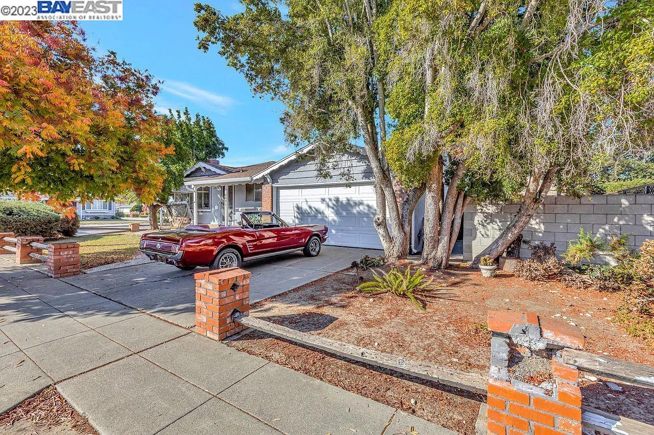 4481 Richmond Ave photo 1
