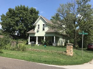 2040 N Hoffman Ave, Springfield, MO 65803