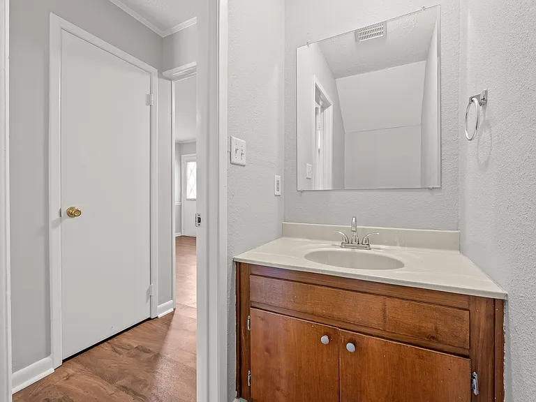 1791 Lee Ave — Photo 6