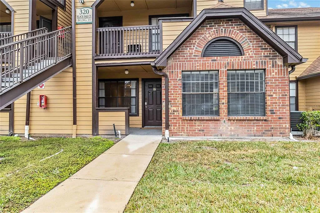 2 bed, 1.0 bath, 867 sqft, $1,600 — Photo 3