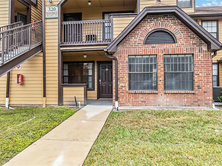 320 Black Oak Ct #107 — Photo 3