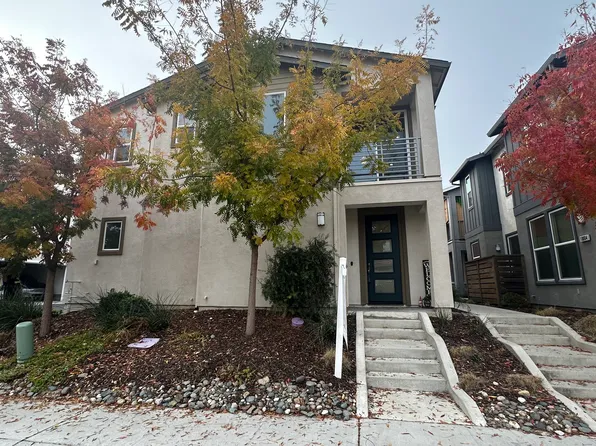 10008 Del Surf Ln, Elk Grove, CA 95757