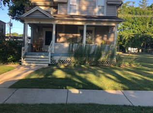 18 Richards St, Geneva, IL 60134