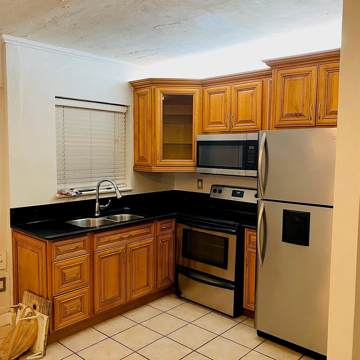 Crystal Court Manor — Photo 3