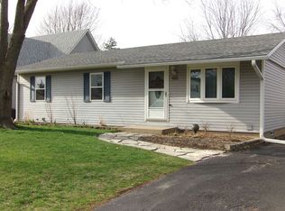 415 Cedar St, Lake In The Hills, IL 60156