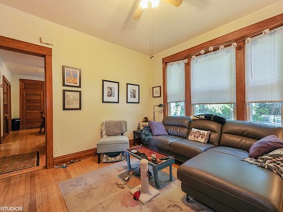 2nd image of 4258 N Damen Ave