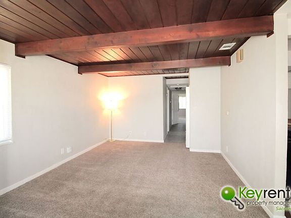 4th image of 419 Chaparral Way