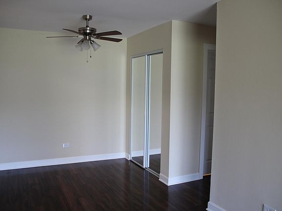3rd image of 9S025 Lake Dr APT 106