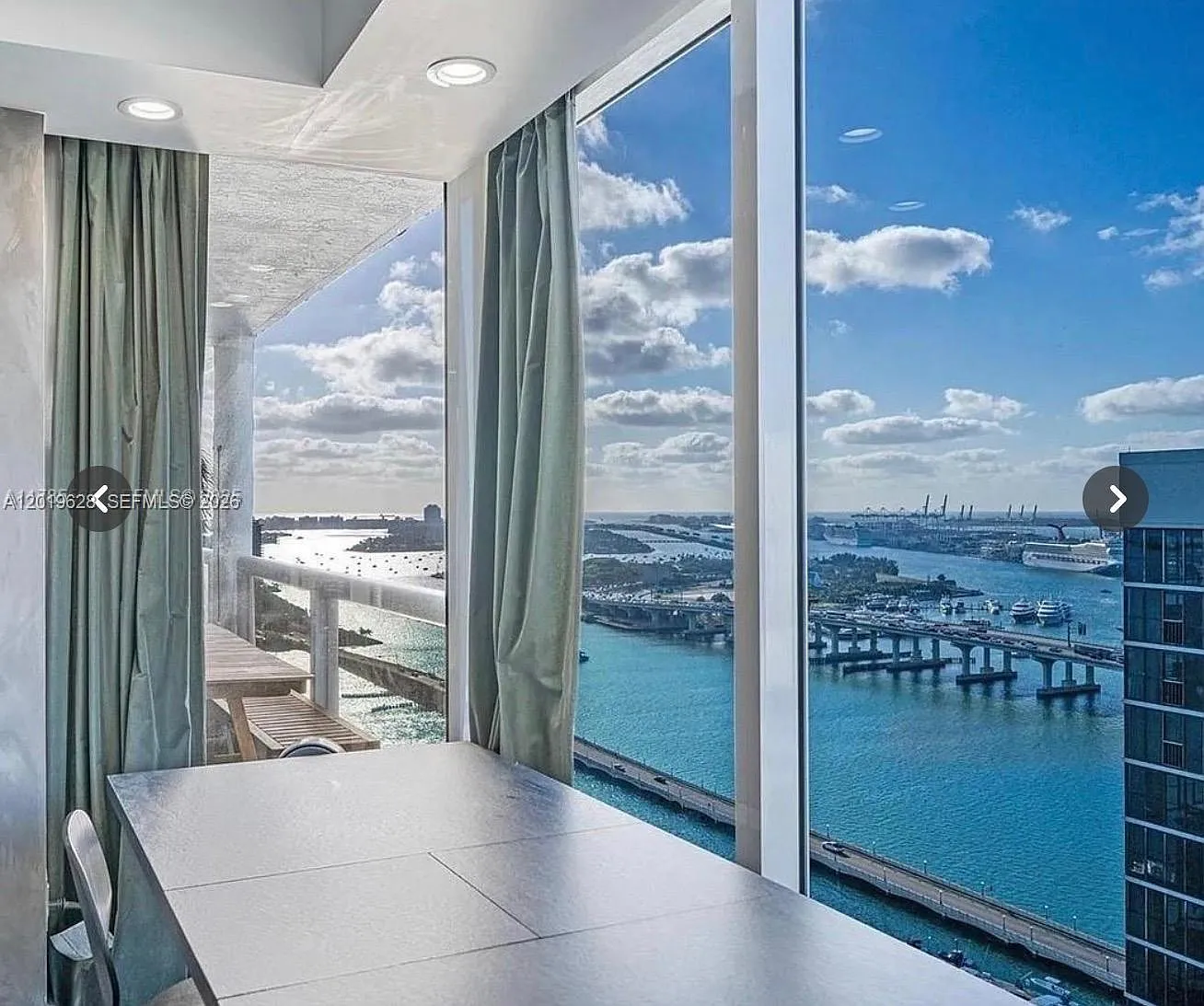 Venetia Condo — Photo 1