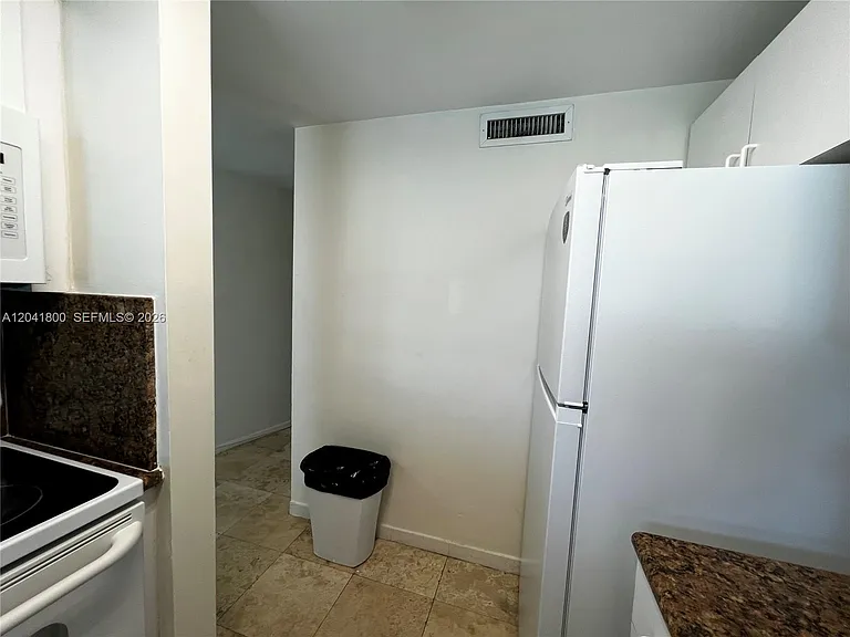 5445 Collins Ave #L3 — Photo 10