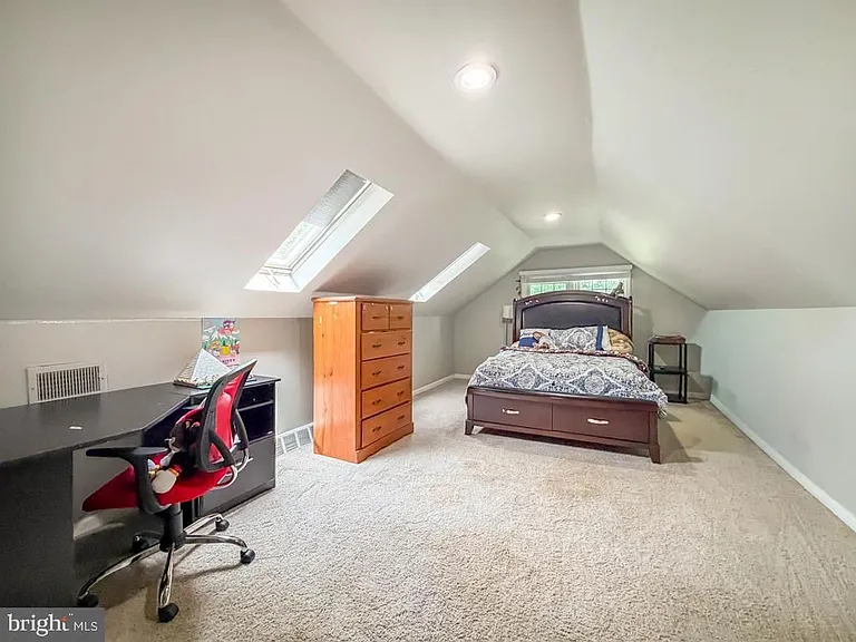 1168 Temple Dr — Photo 42