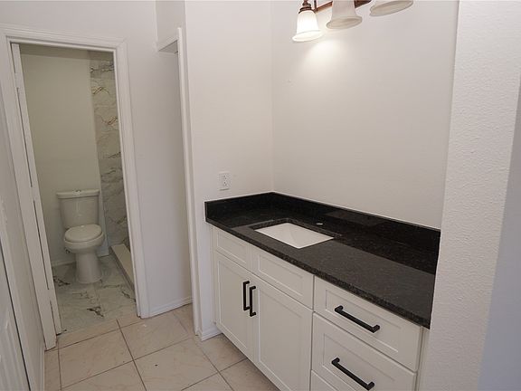 5th image of 842 Angela Ln
