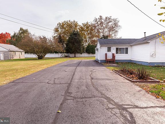 3rd image of 7231 Greenbank Rd