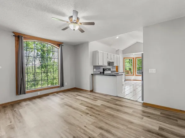 212 S 6th St, Henderson, MN 56044