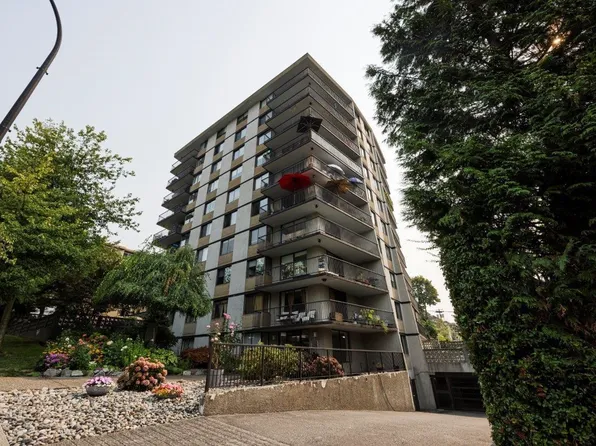 540 Lonsdale Ave #302, North Vancouver, BC V7M 2G7