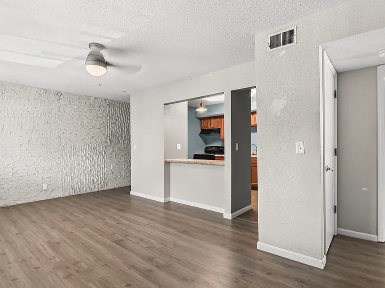 2305 Cherry Hills Dr #204 — Photo 1