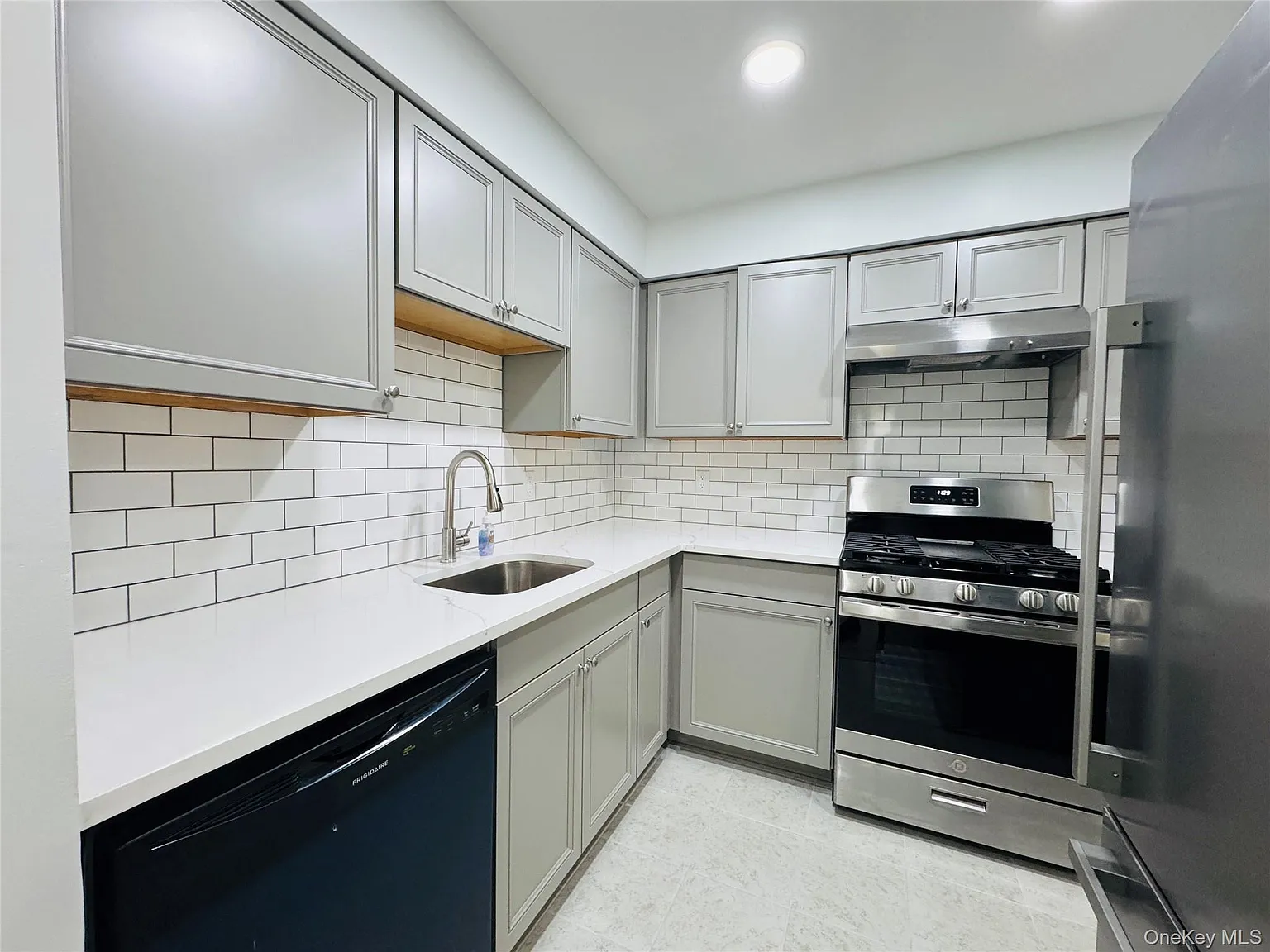 2 bed, 1.0 bath, 984 sqft, $2,200 — Photo 3