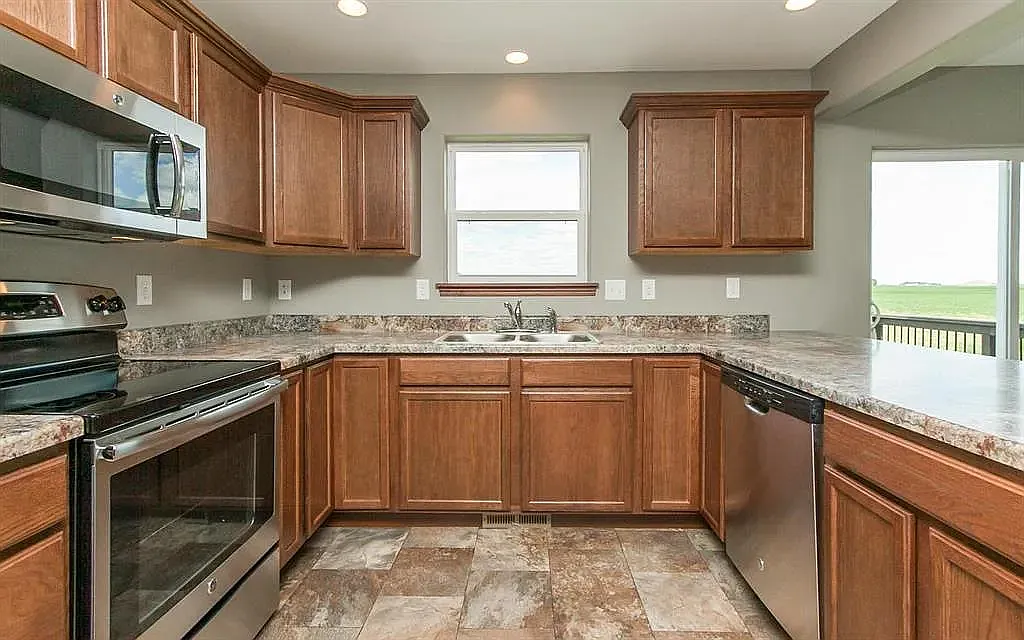 3 bed, 1696 sqft, $2,150 — Photo 3
