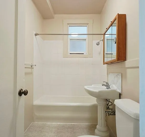 2695 Greenwich St — Photo 6
