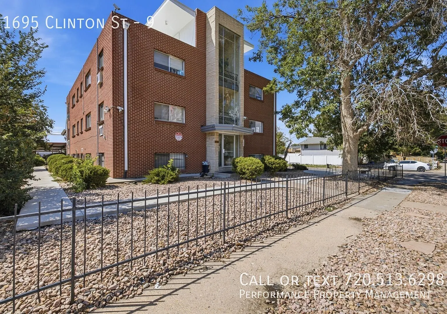 Comfortable Aurora Apartment in Convenient Central Location — Photo 1