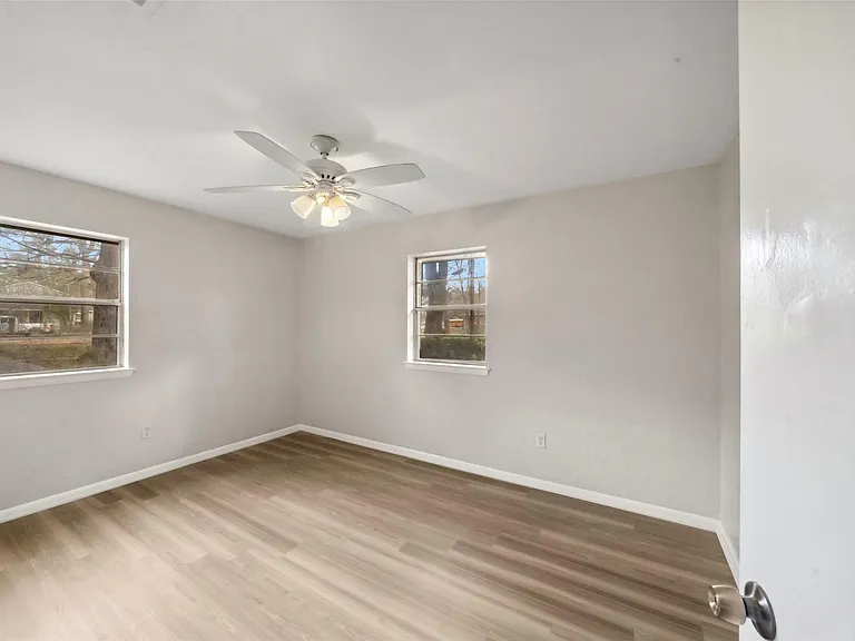 602 Reverse St — Photo 13