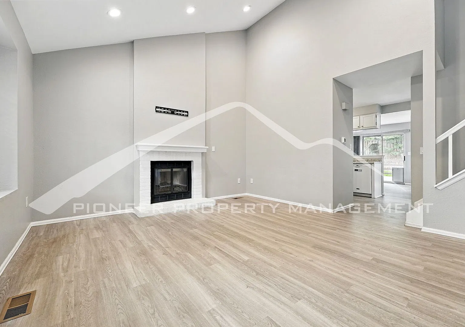 Spacious Home with Fenced Yard and Central AC — Photo 3