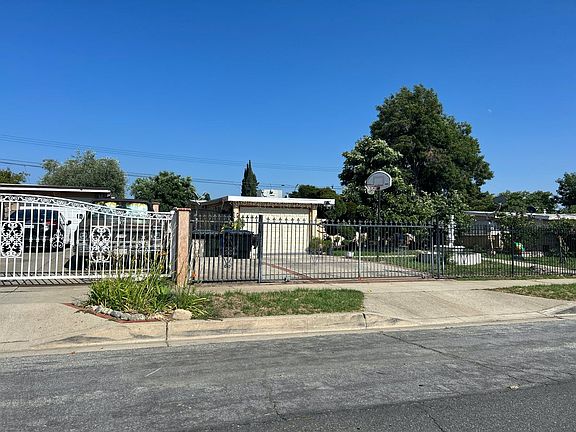 3rd image of 2938 Sumner Ave