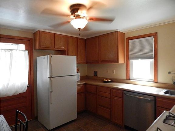 KITCHEN WITH ALL APPLIANCES INCLUDED.