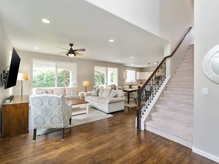 3564 Bellaire Ave — Photo 2