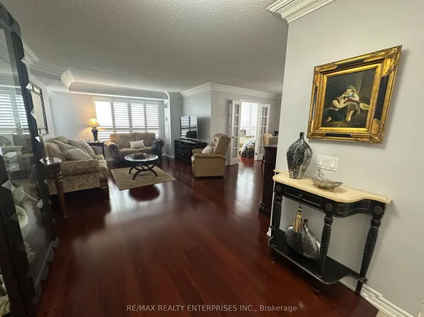 35 Kingsbridge Garden Cir W #711, Mississauga, ON L5R 3Z5