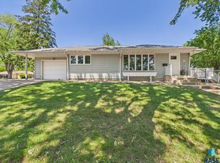 2012 W Oak St, Sioux Falls, SD 57105
