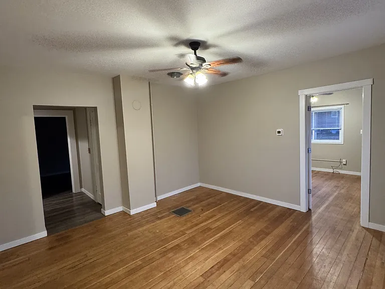 342 W Spruce St — Photo 7