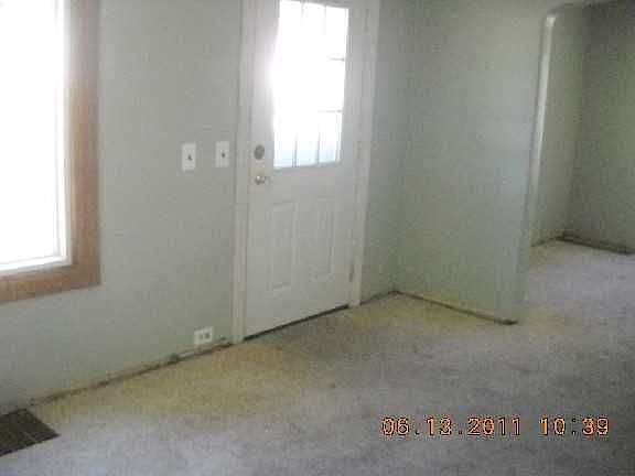 4th image of 4914 Urban Ave SW