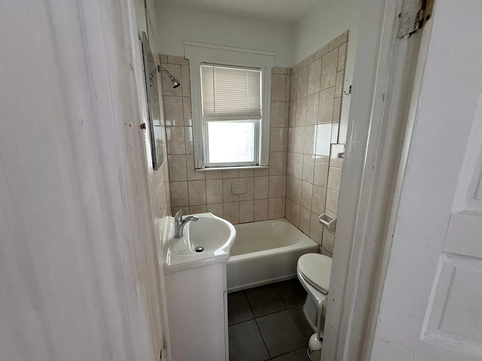 2 bed, 700 sqft, $2,250 — Photo 3