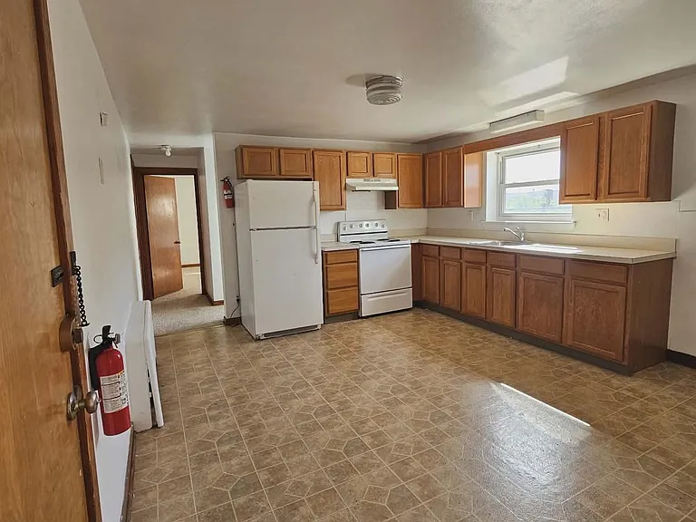 100 E 3rd St #3 — Photo 6