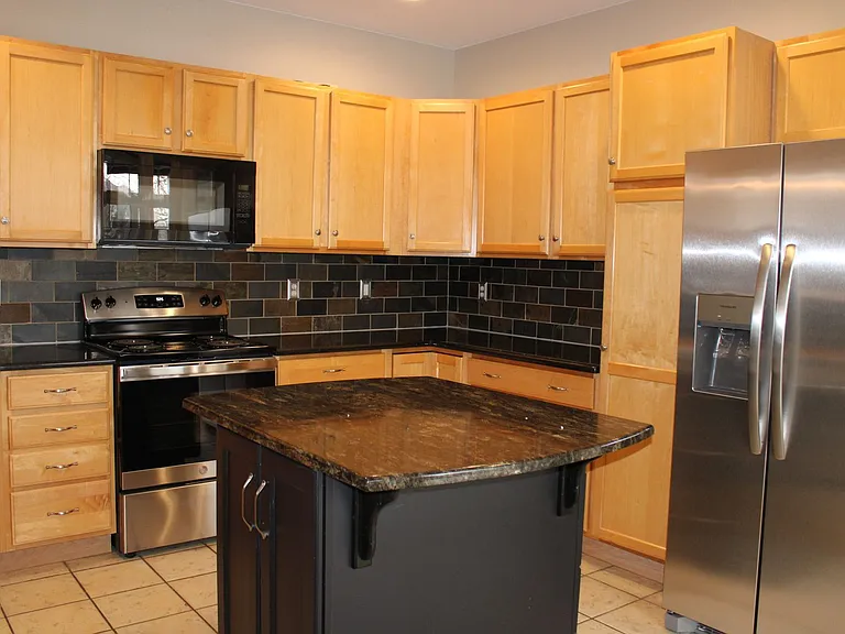 5250 Corbett Dr — Photo 3